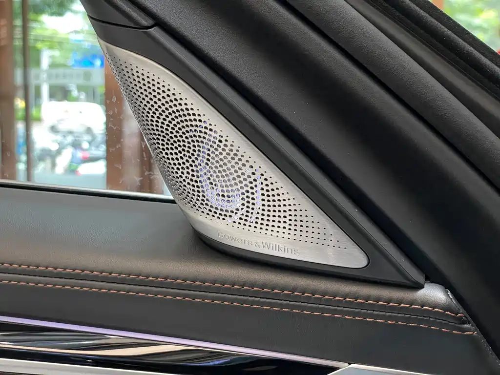 BMW 7 Series 2018 — фото 30
