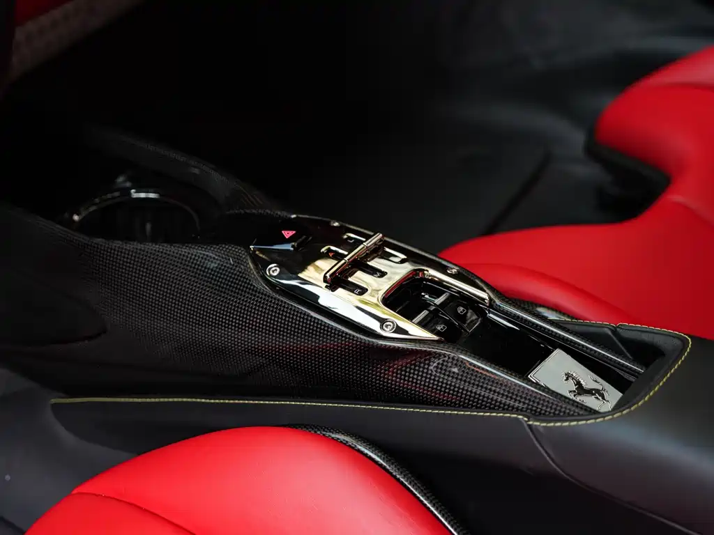 Ferrari SF90 2021 — фото 15