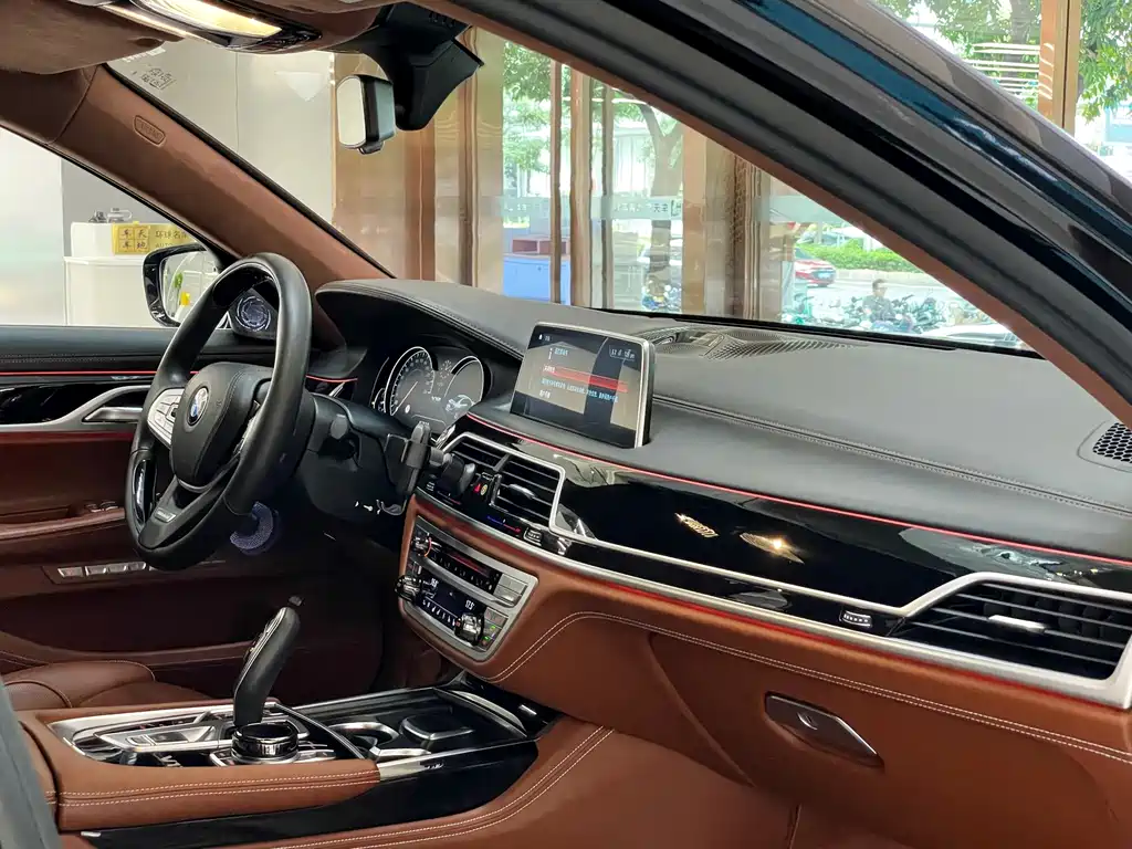 BMW 7 Series 2018 — фото 9