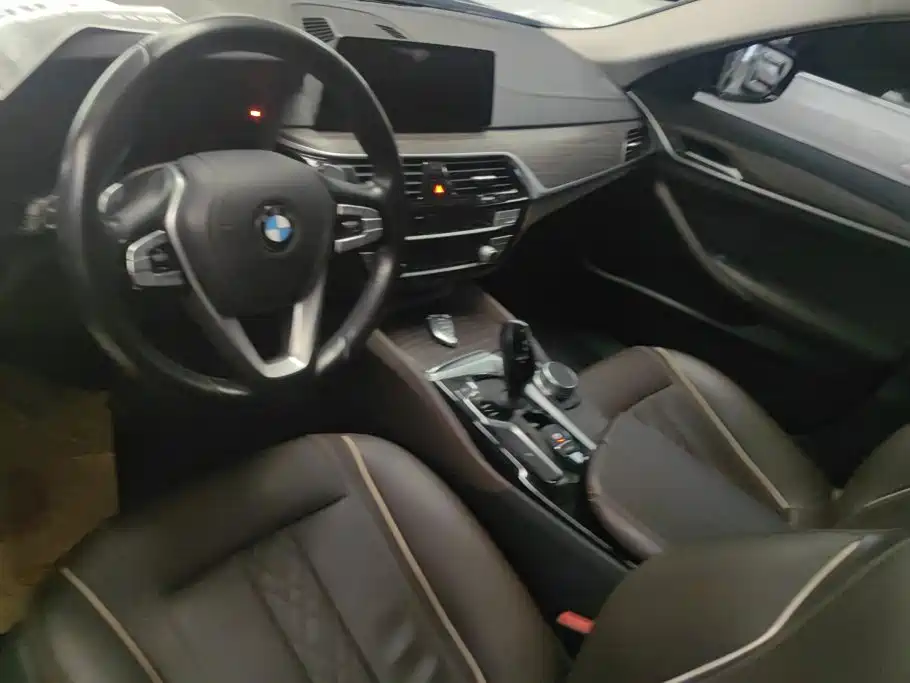 BMW 5 Series 2019 — фото 13