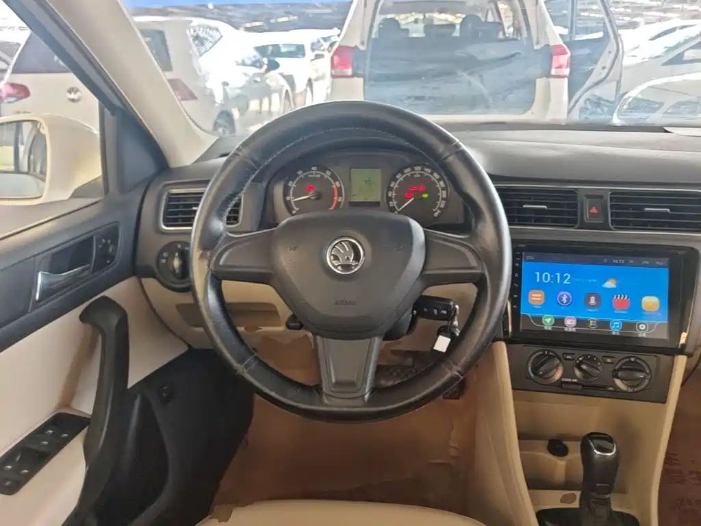 Skoda Rapid 2017 — фото 11