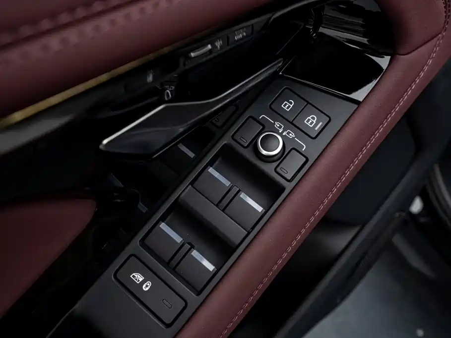 Land Rover Range Rover Evoque 2024 — фото 11
