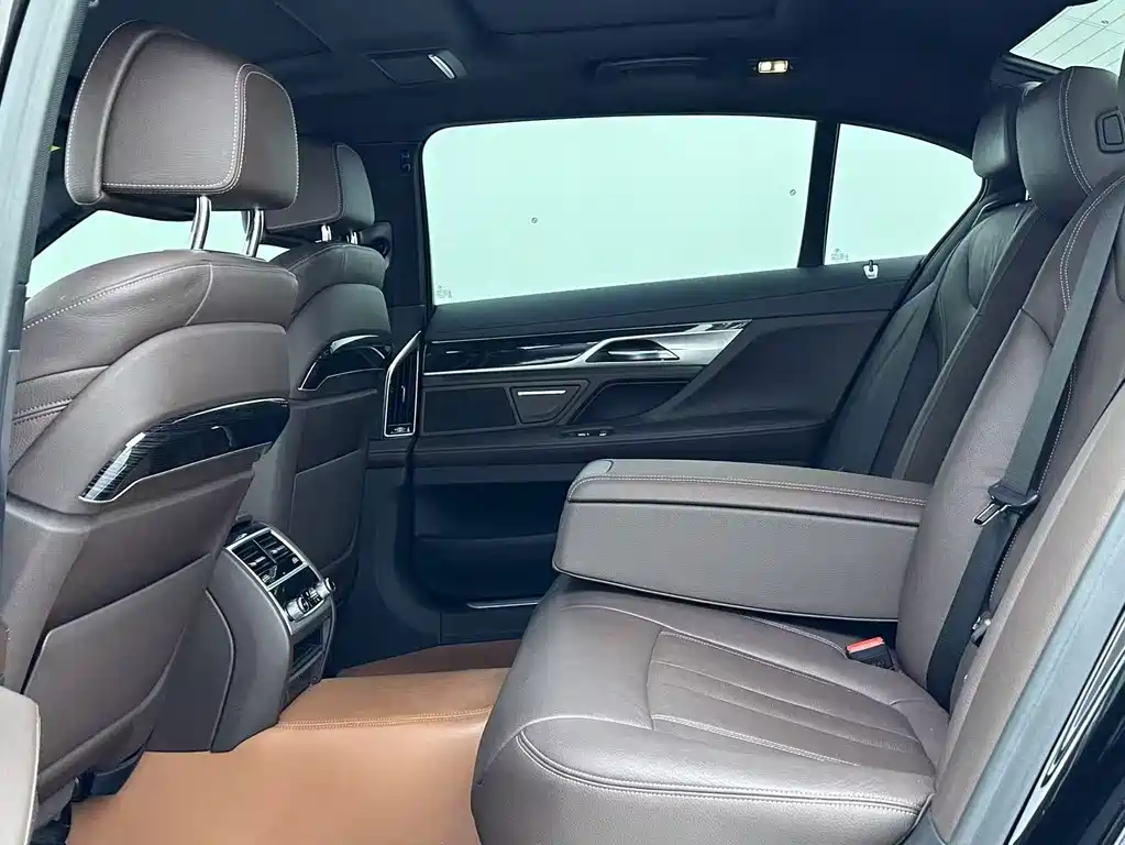 BMW 7 Series 2019 — фото 11