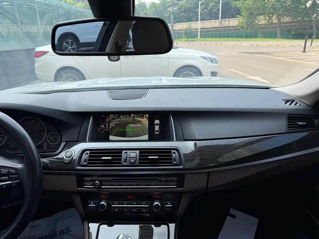 BMW 5 Series 2016 — фото 17