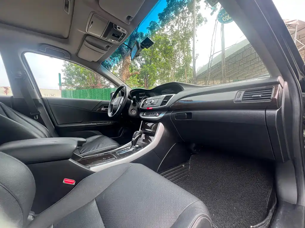 Honda Accord 2016 — фото 11