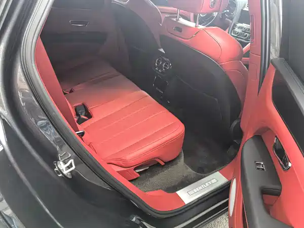 Bentley Bentayga 2024