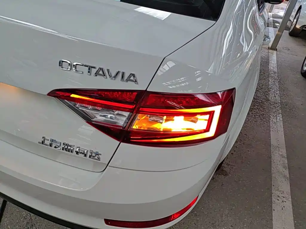 Skoda Octavia 2017 — фото 8
