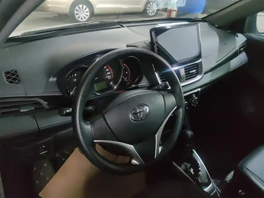 Toyota Yaris L 2023 — фото 12