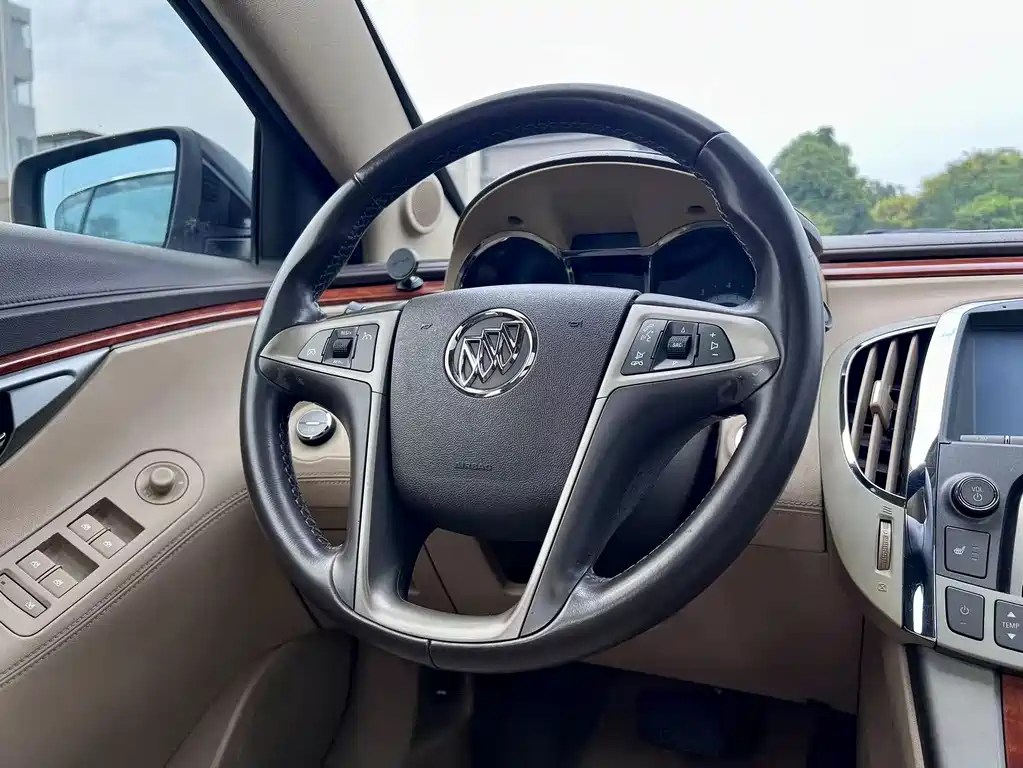 Buick LaCrosse 2012 — фото 12