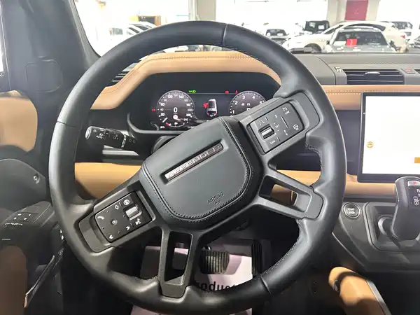 Land Rover Defender 2025