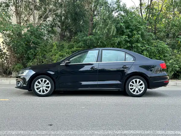 Volkswagen Sagitar 2013