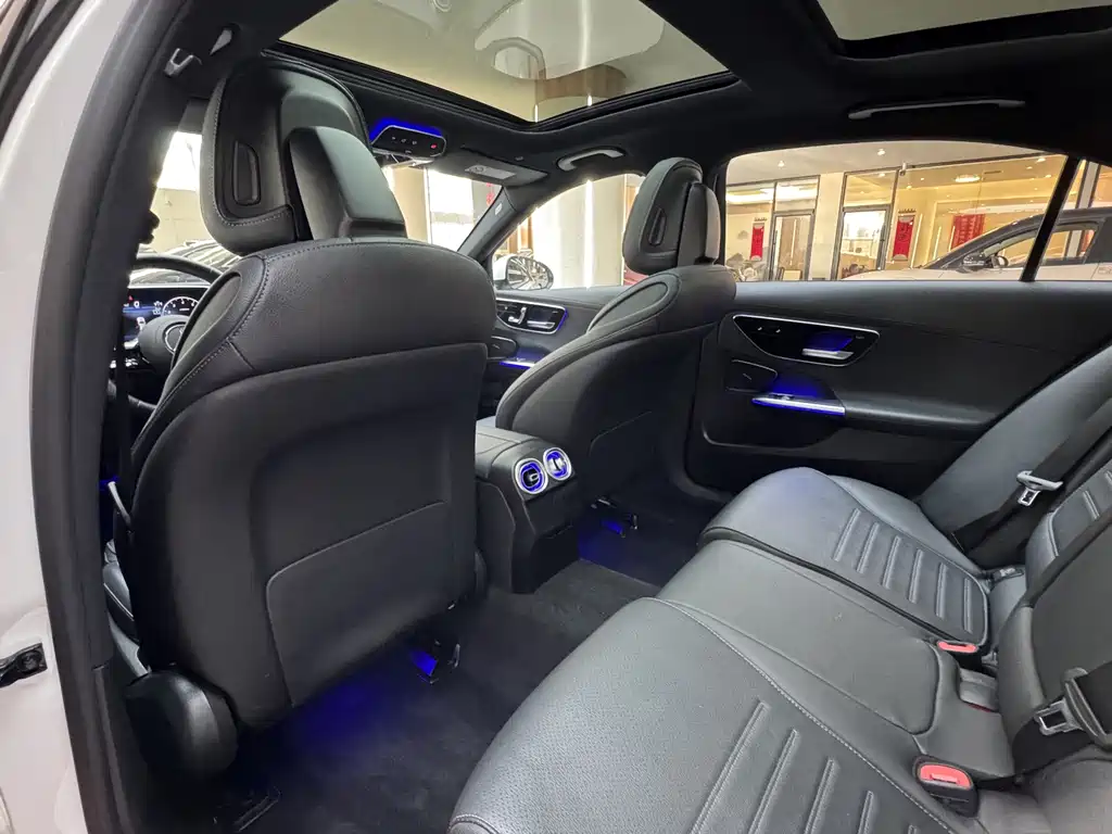 Mercedes-Benz C-Class 2023 — фото 12