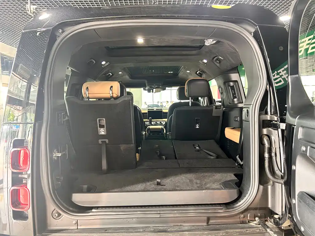 Land Rover Defender 2025 — фото 13