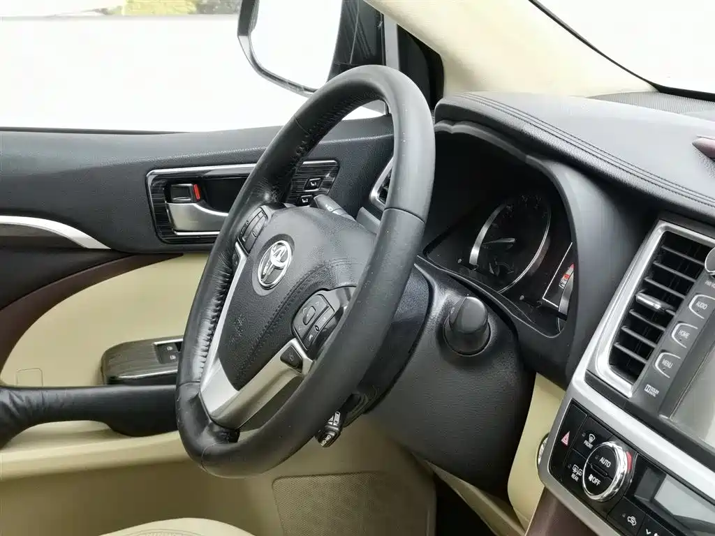 Toyota Highlander 2015 — фото 22