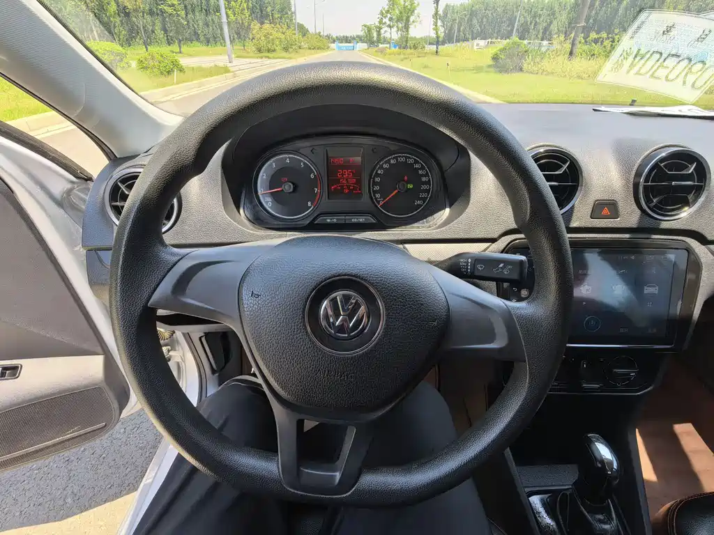 Volkswagen Jetta 2018 — фото 12