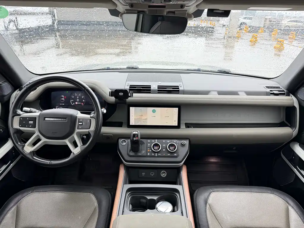 Land Rover Defender 2021