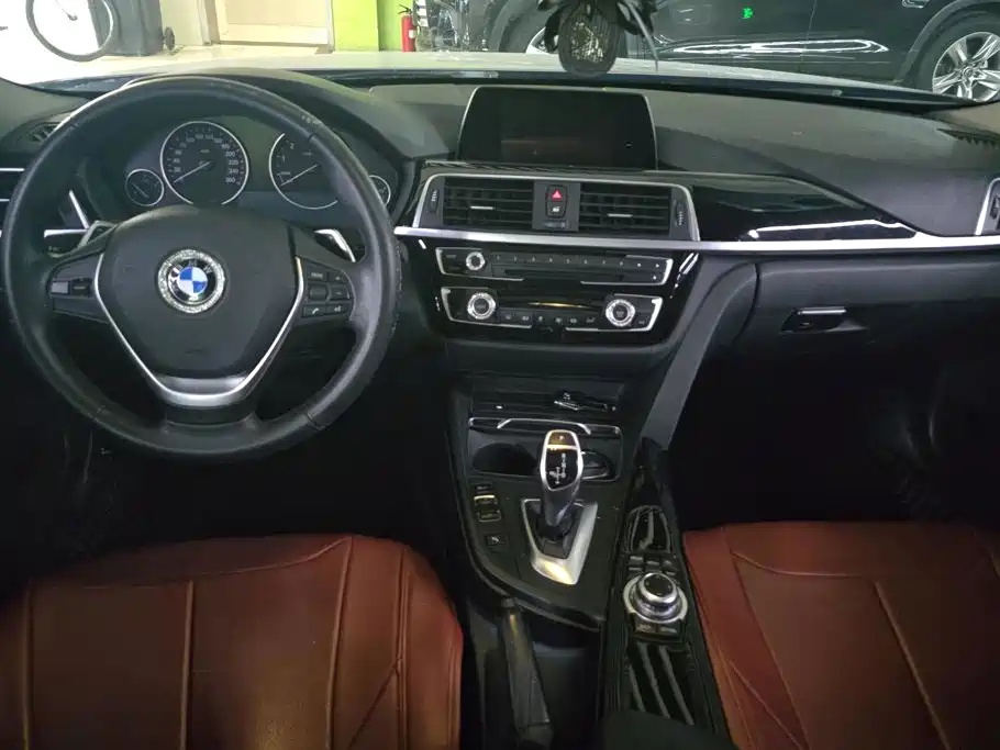 BMW 3 Series 2017 — фото 12