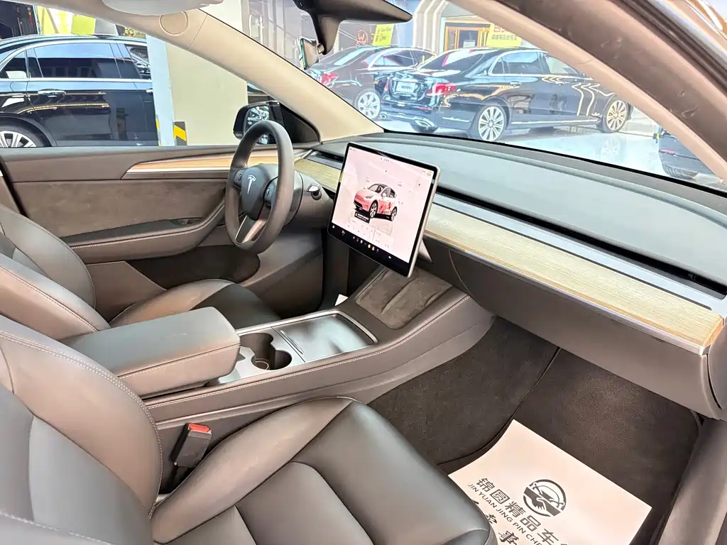 Tesla Model Y 2023 — фото 16