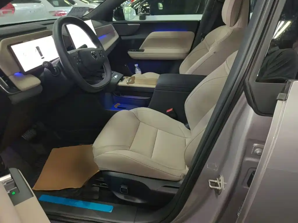 Volvo XC70 Plug-In Hybrid 2025 — фото 15