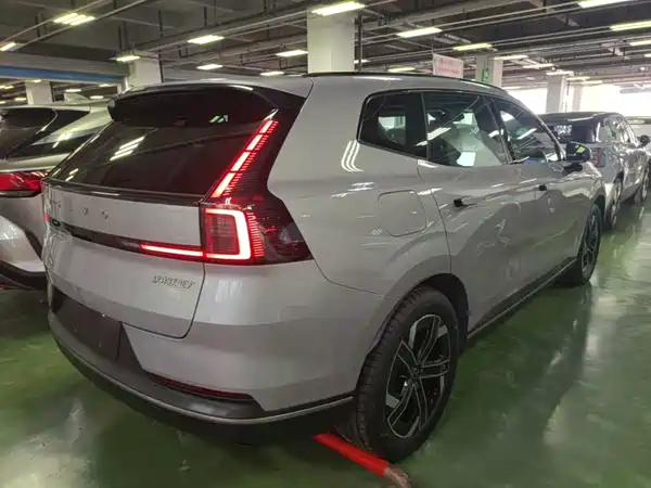 Volvo XC70 Plug-In Hybrid 2025