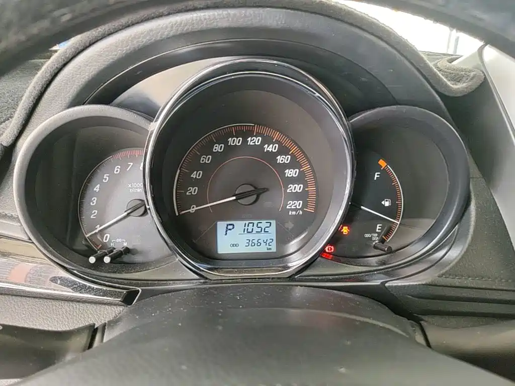Toyota Yaris L 2020 — фото 12