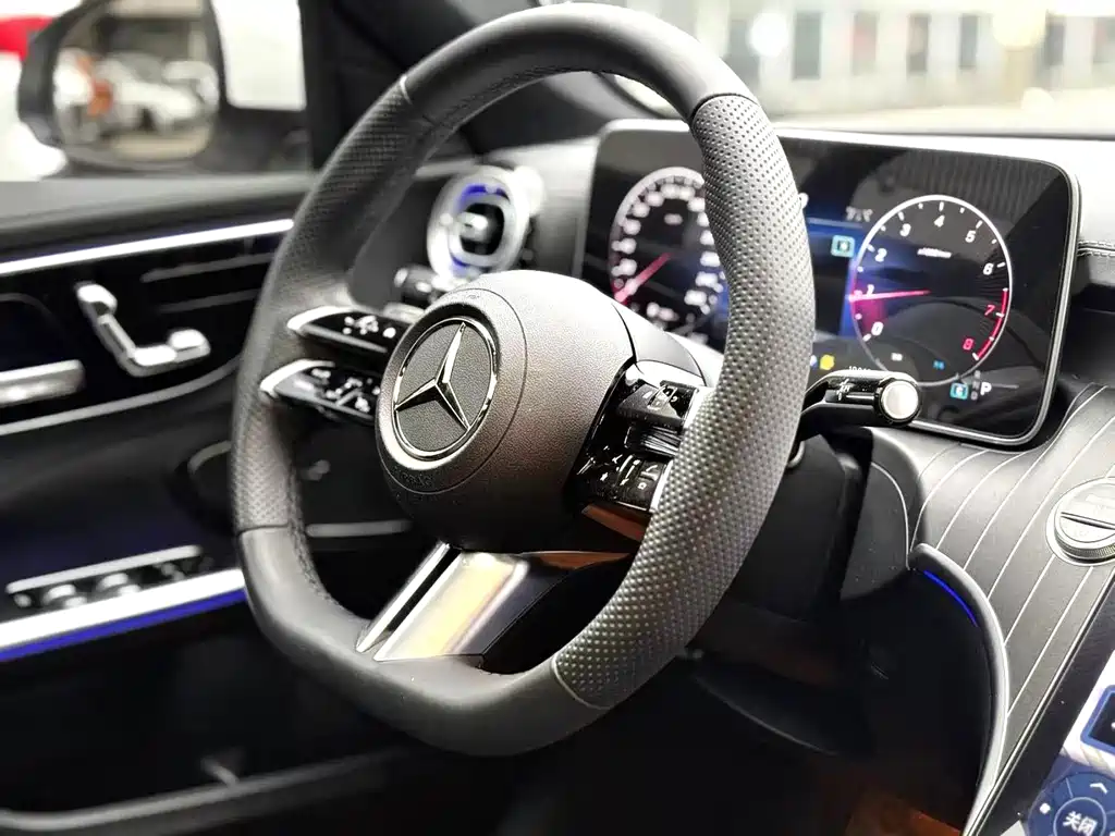 Mercedes-Benz C-Class 2024 — фото 5