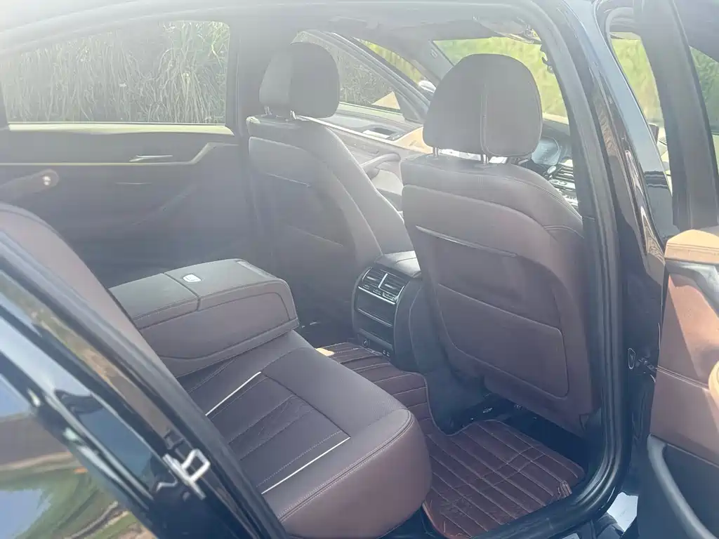 BMW 5 Series 2022 — фото 10