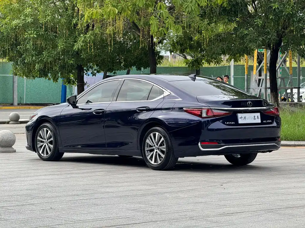 Lexus ES 2019 — фото 14