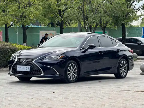 Lexus ES 2019
