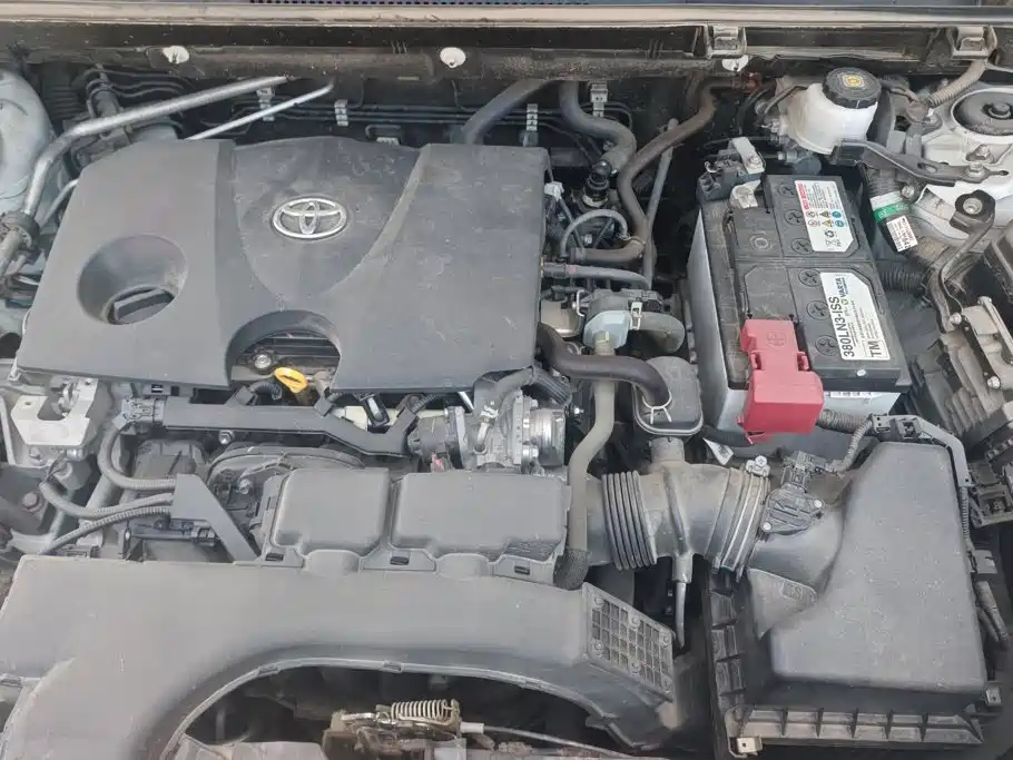 Toyota RAV4 2023 — фото 10