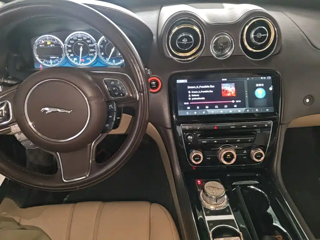 Jaguar XJ 2015 — фото 10