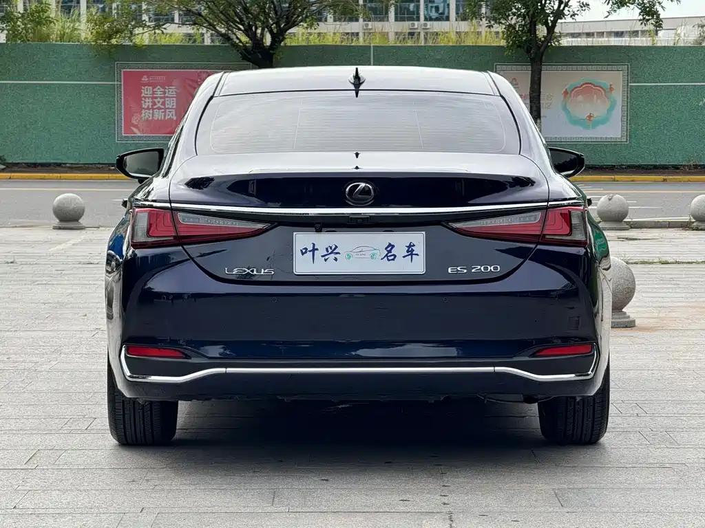 Lexus ES 2019 — фото 15