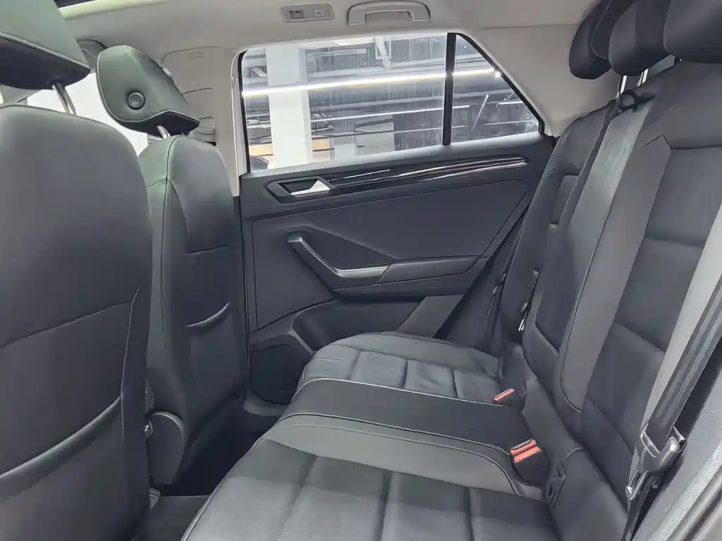 Volkswagen T-Roc 2023 — фото 11
