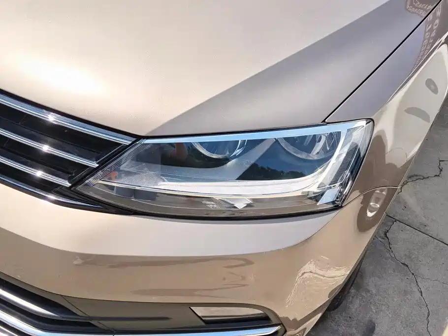 Volkswagen Sagitar 2016