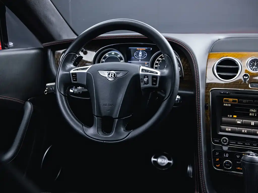Bentley Continental 2013 — фото 11