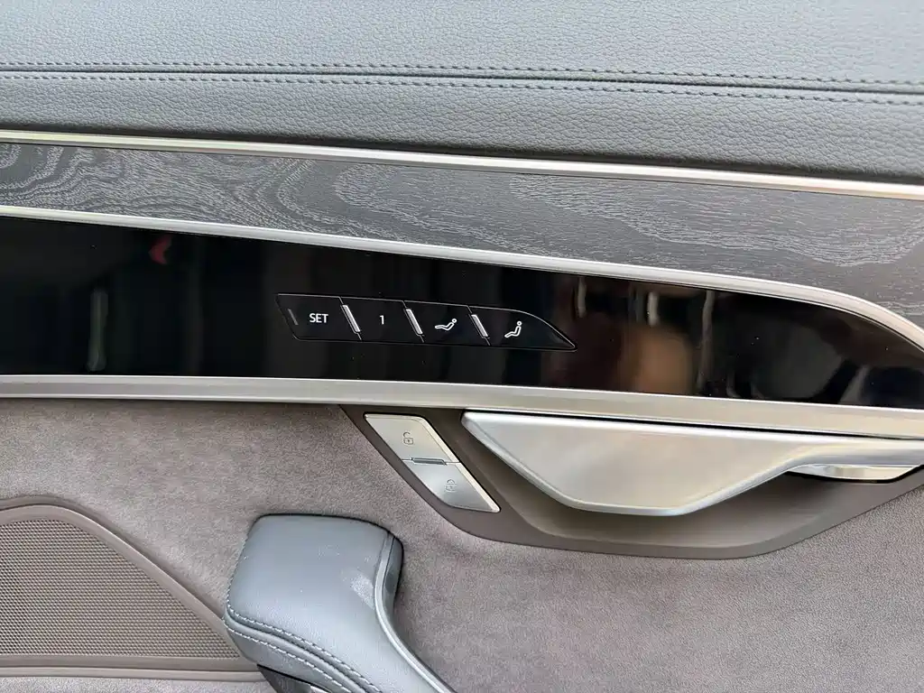 Audi A8 2025 — фото 20
