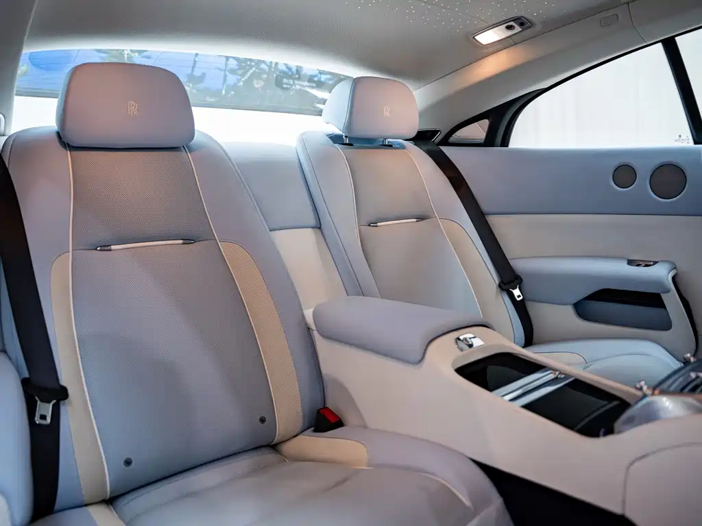Rolls-Royce Phantom 2021 — фото 14