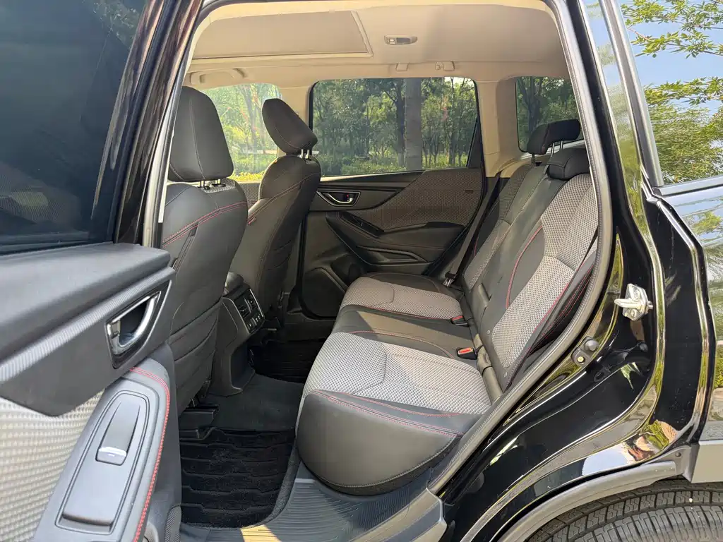 Subaru Forester 2022 — фото 10