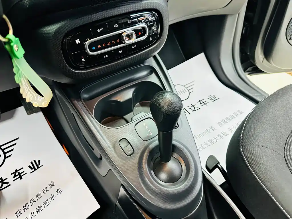 smart Fortwo 2018 — фото 29