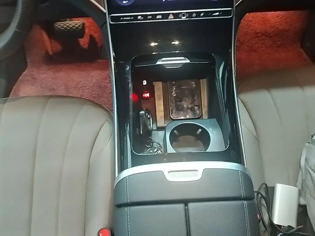 Mercedes-Benz EQE SUV 2024 — фото 14