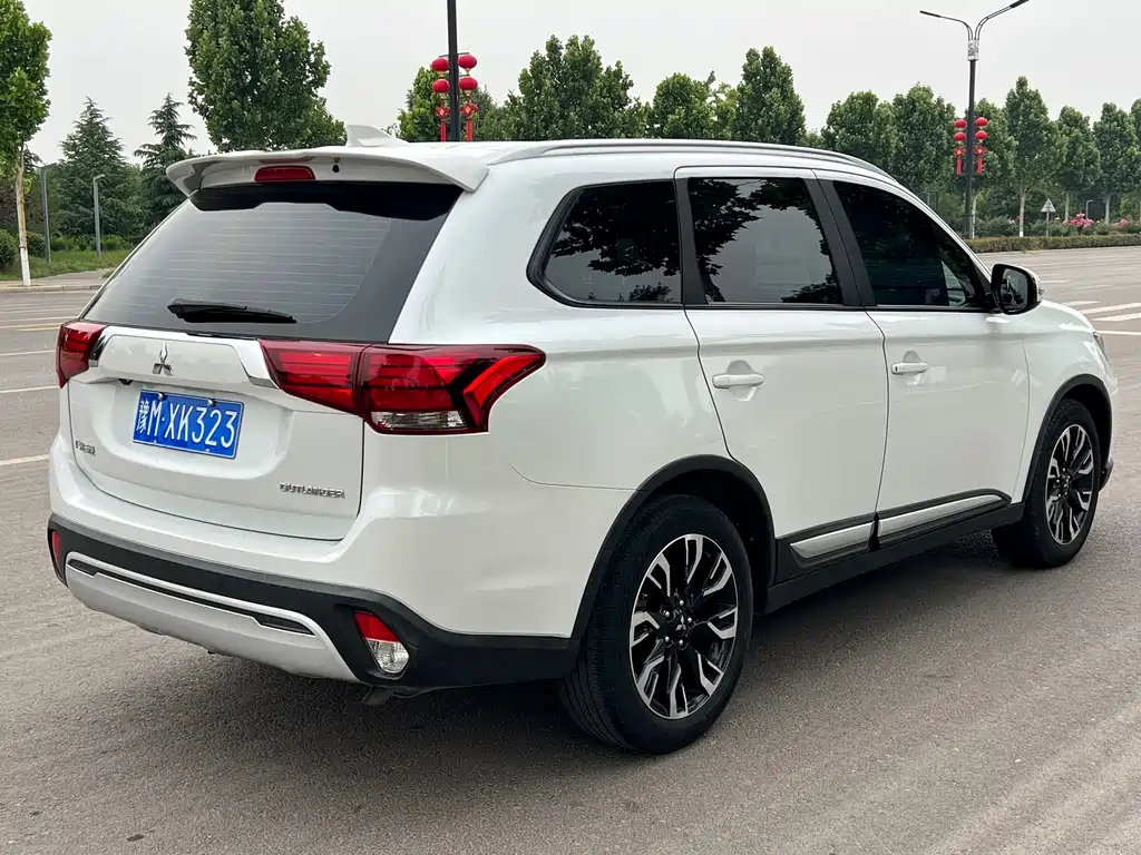 Mitsubishi Outlander 2020 — фото 6