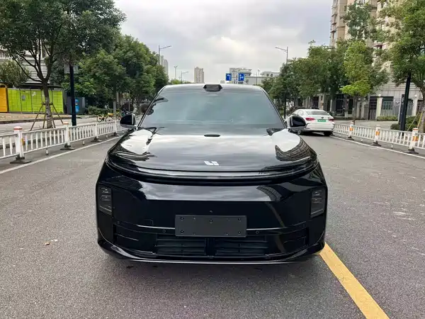 Li Auto L6 2025