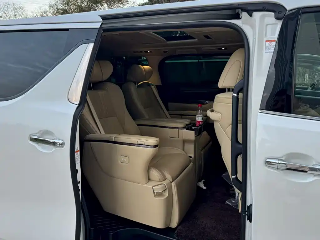 Toyota Alphard 2021 — фото 8