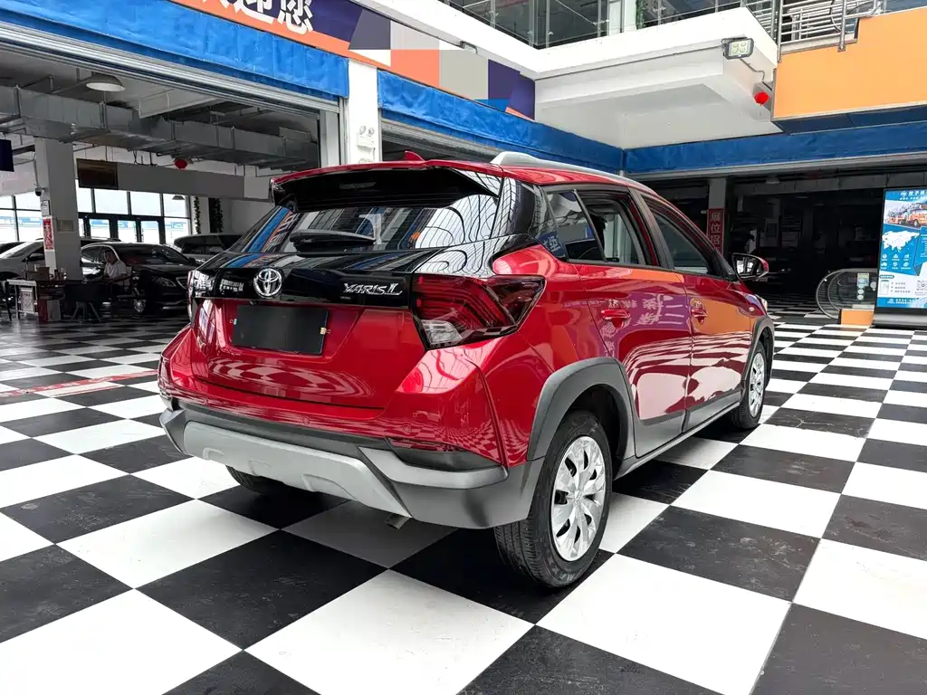Toyota Yaris L 2022 — фото 18