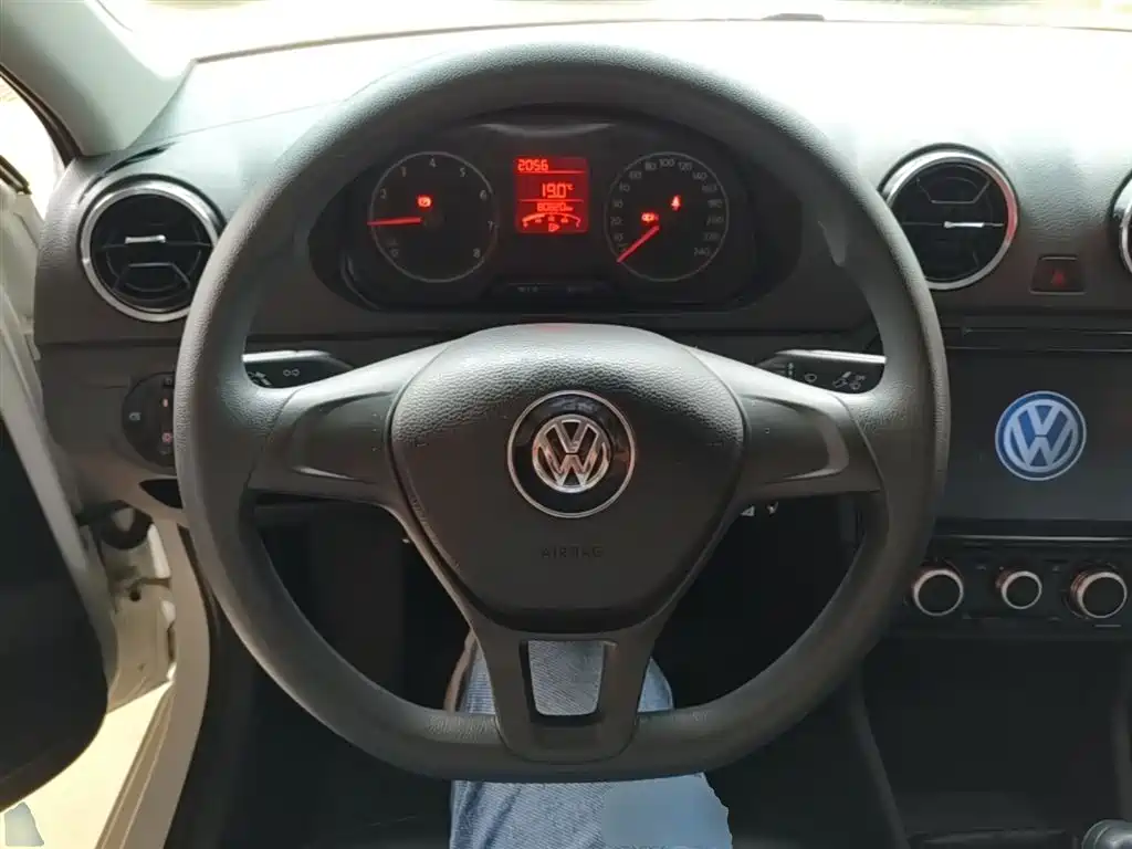 Volkswagen Jetta 2019 — фото 11