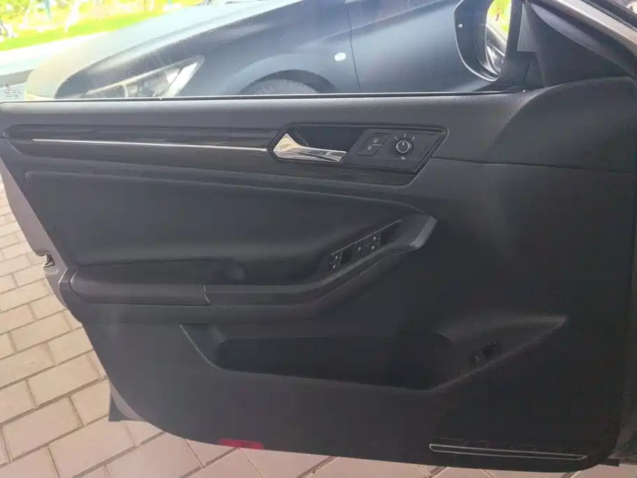 Volkswagen Sagitar 2016