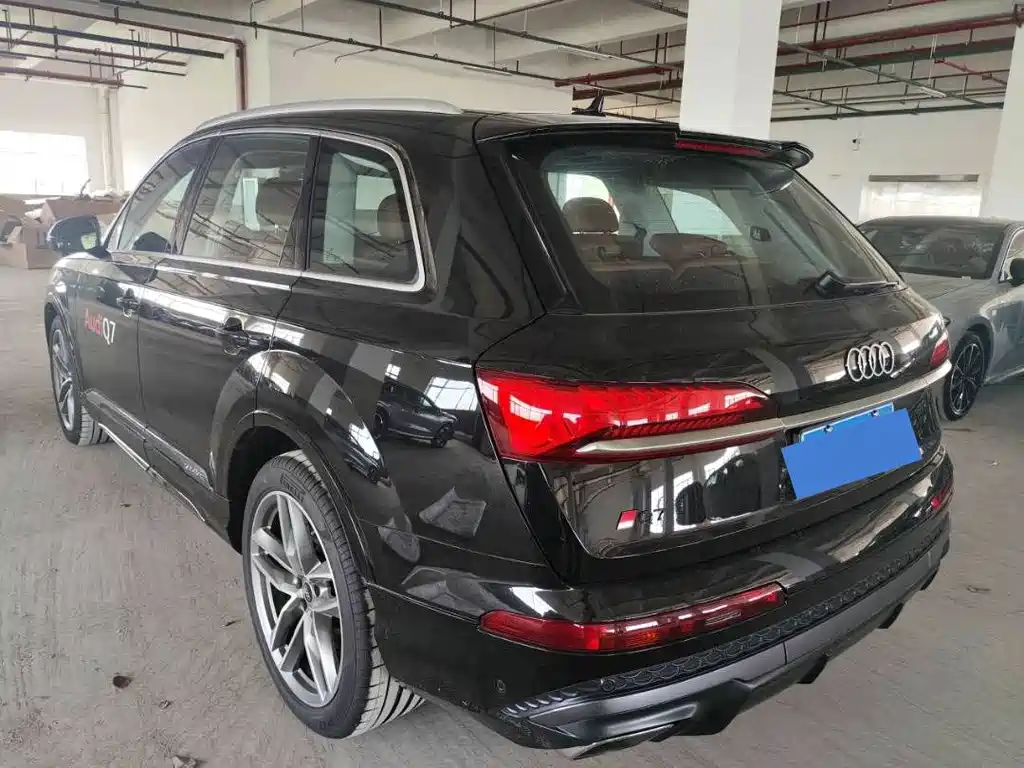 Audi Q7 2025 — фото 4