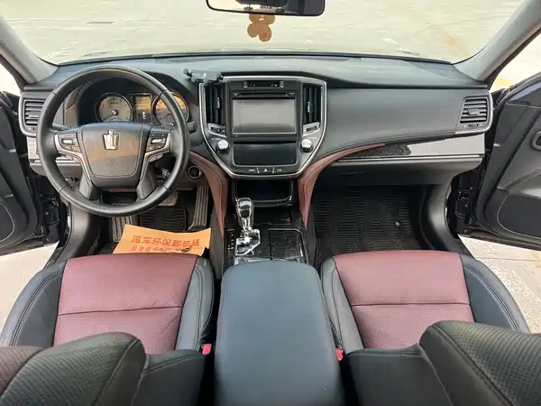 Toyota Crown 2019