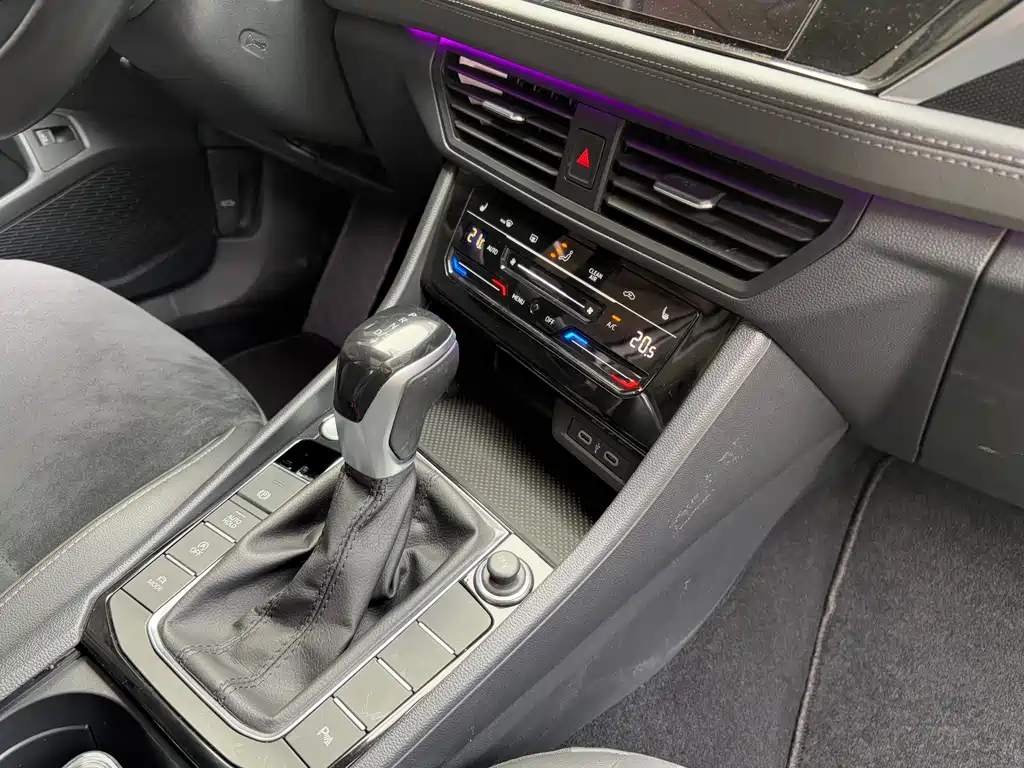 Volkswagen Sagitar 2021