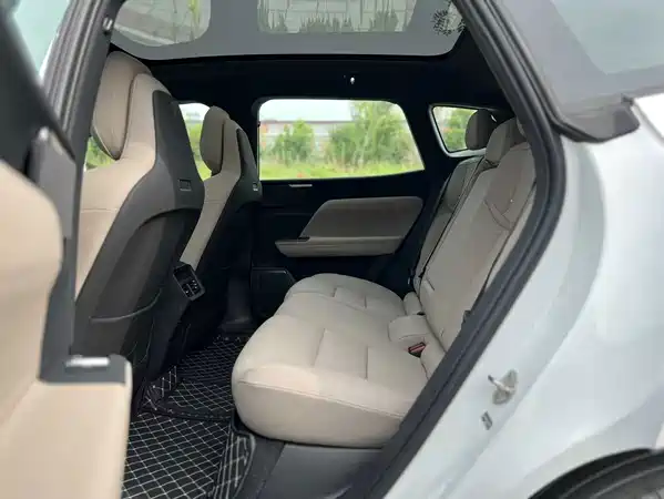 Volvo XC70 Plug-In Hybrid 2025